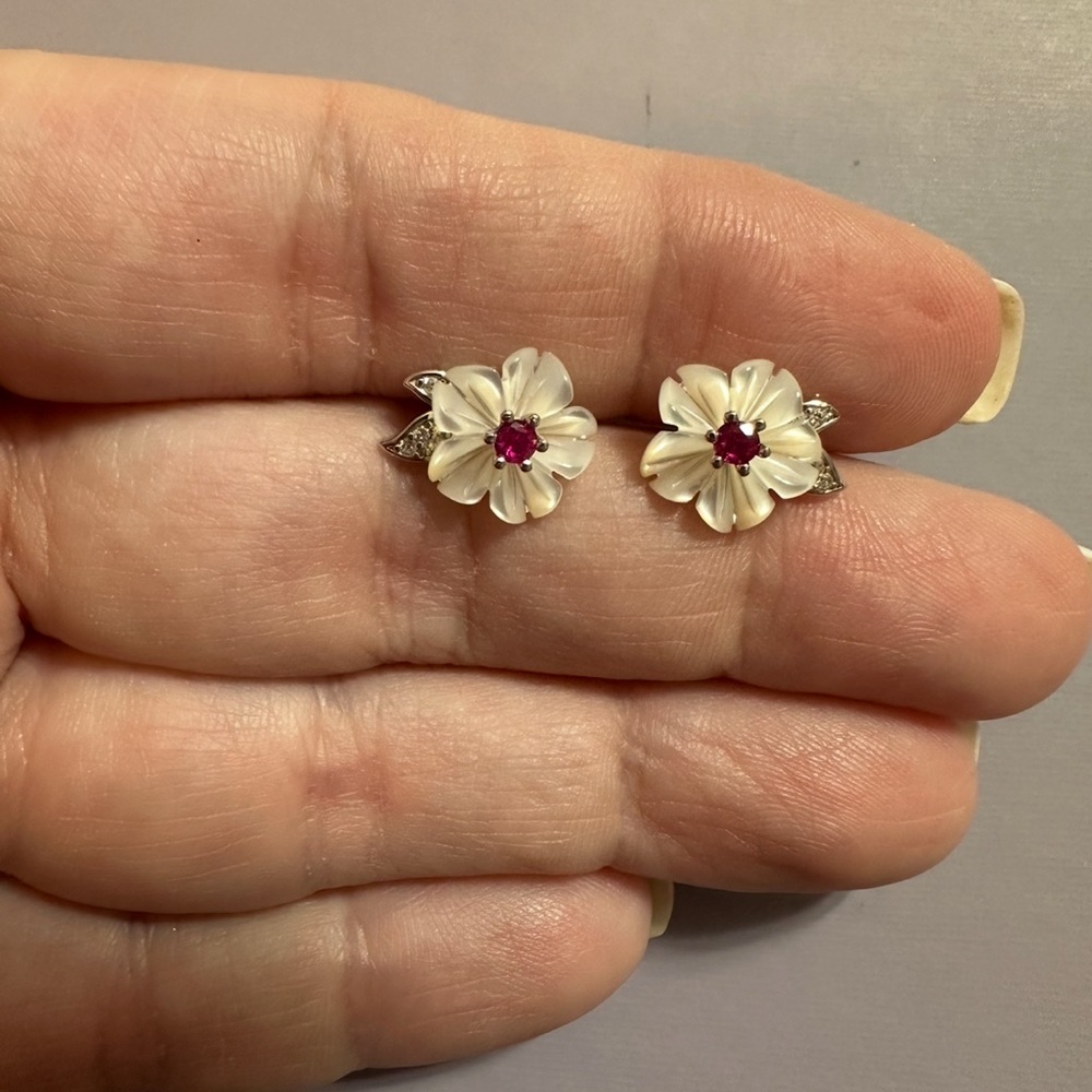 Floral Mother-of-Pearl Earrings with Pink Center - Picture 2 of 2